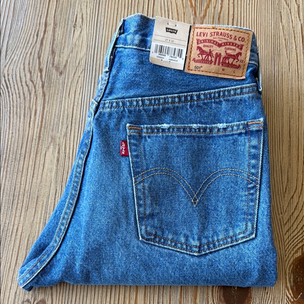 LEVI’S 501 Woman’s High Rise Button Fly